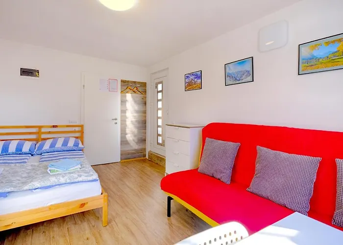 New Studio With Aircon & Free Parking
