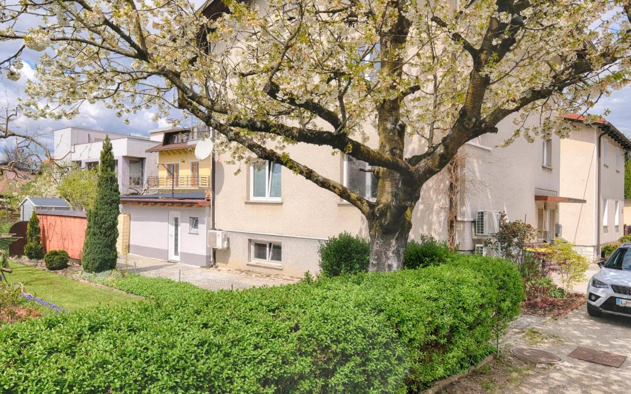 New With Aircon & Free Parking Apartment *